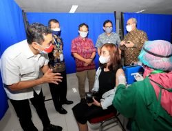 Dukung Vaksinasi, Kamrussamad Hadiri Sentra Vaksin Bersama OJK-Perbarindo