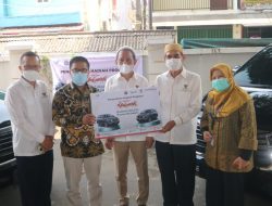 Bank DKI  Serahkan 2 unit Mobil Toyota Kijang Innova  Hadiah Program JakOne Vaganza 2021 kepada Baznas DKI Jakarta