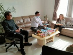 Kang Icak Phinera Didampingi Bendum IPSI Jabar Yusuf Munawar Temui Aura Kasih, Kenapa Ya?