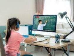 Melindungi Anak di Ruang Digital