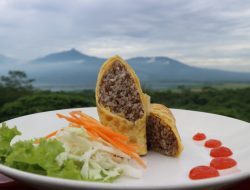 Uniknya Nasi Goreng Kopi & Grilled Chicken with Barbeque Coffee Sauce Kreasi Sky View