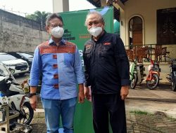 Menteri Kesehatan RI dengan Asri Hadi Pemred Indonews Di Acara Vaksin Booster Balai Sarwono