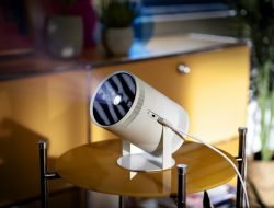Proyektor Portable Samsung The Freestyle Bisa Digunakan di Berbagai Ruang Indoor dan Outdoor 