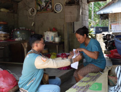 Pos Indonesia Door To Door Salurkan Bansos Mudahkan KPM Terima Bantuan