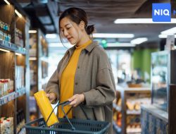 NielsenIQ Mid-Year Consumer Outlook  – Guide to 2025 :  Konsumen Indonesia Lebih Berhati-hati Berbelanja