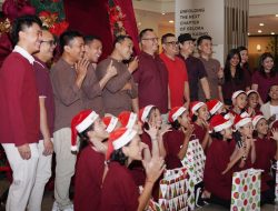 Artotel Gelora Senayan Rayakan ‘Christmas Tree Lighting’ Perdana Bersama Yayasan Kasih Prima Unggul